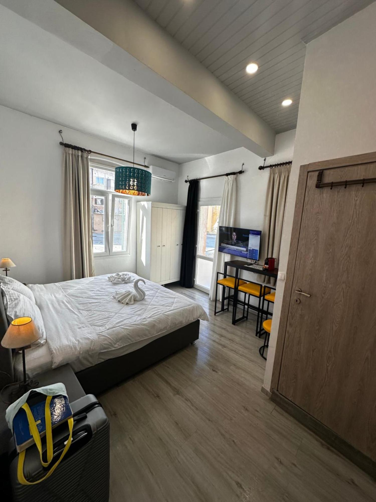 Travelers Luxury Suites, Studios & Apartments Corfu  Buitenkant foto
