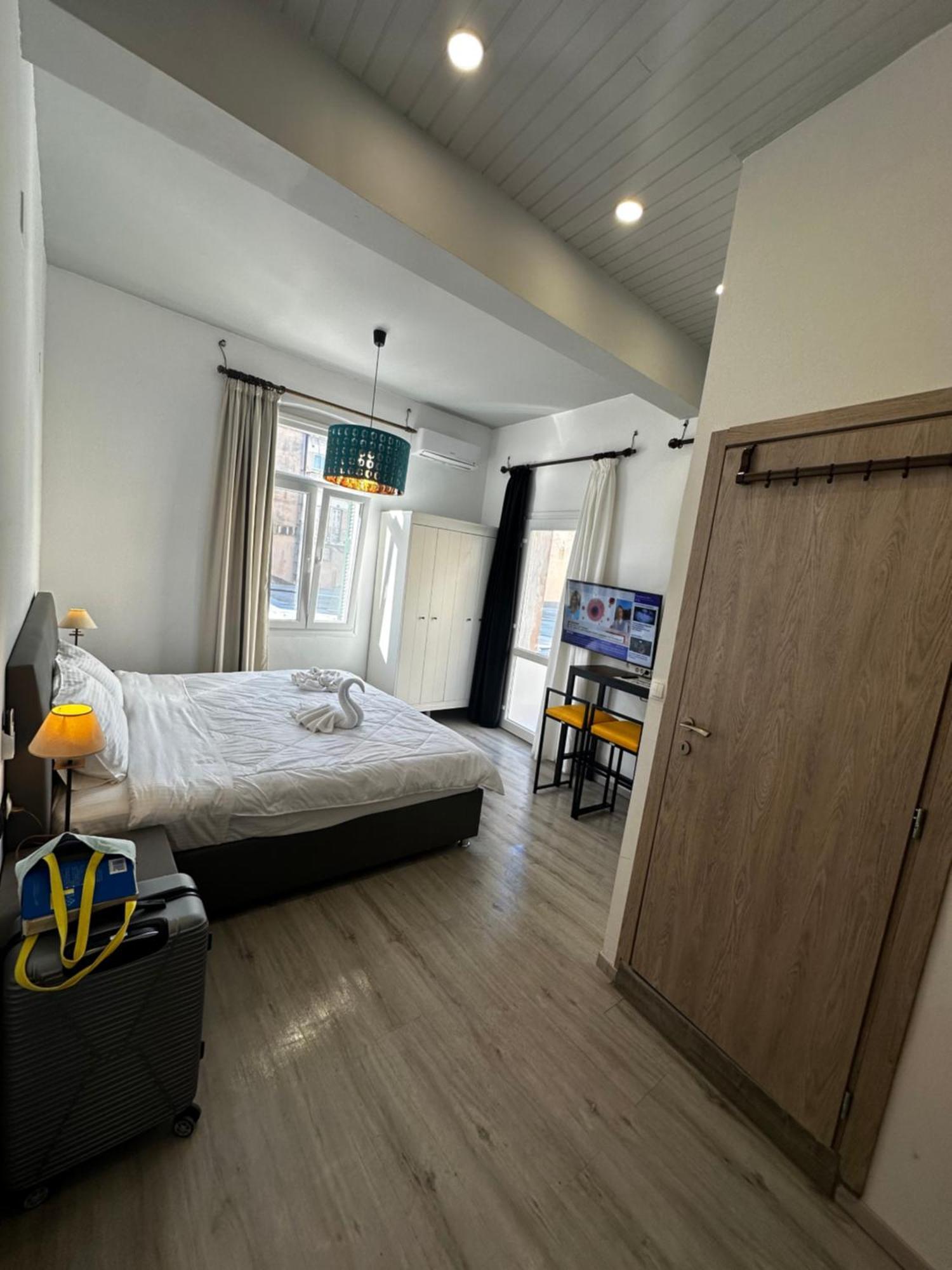 Travelers Luxury Suites, Studios & Apartments Corfu  Buitenkant foto