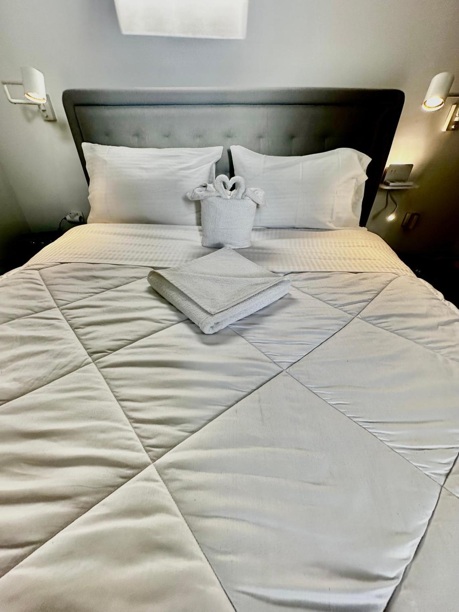 Travelers Luxury Suites, Studios & Apartments Corfu  Buitenkant foto