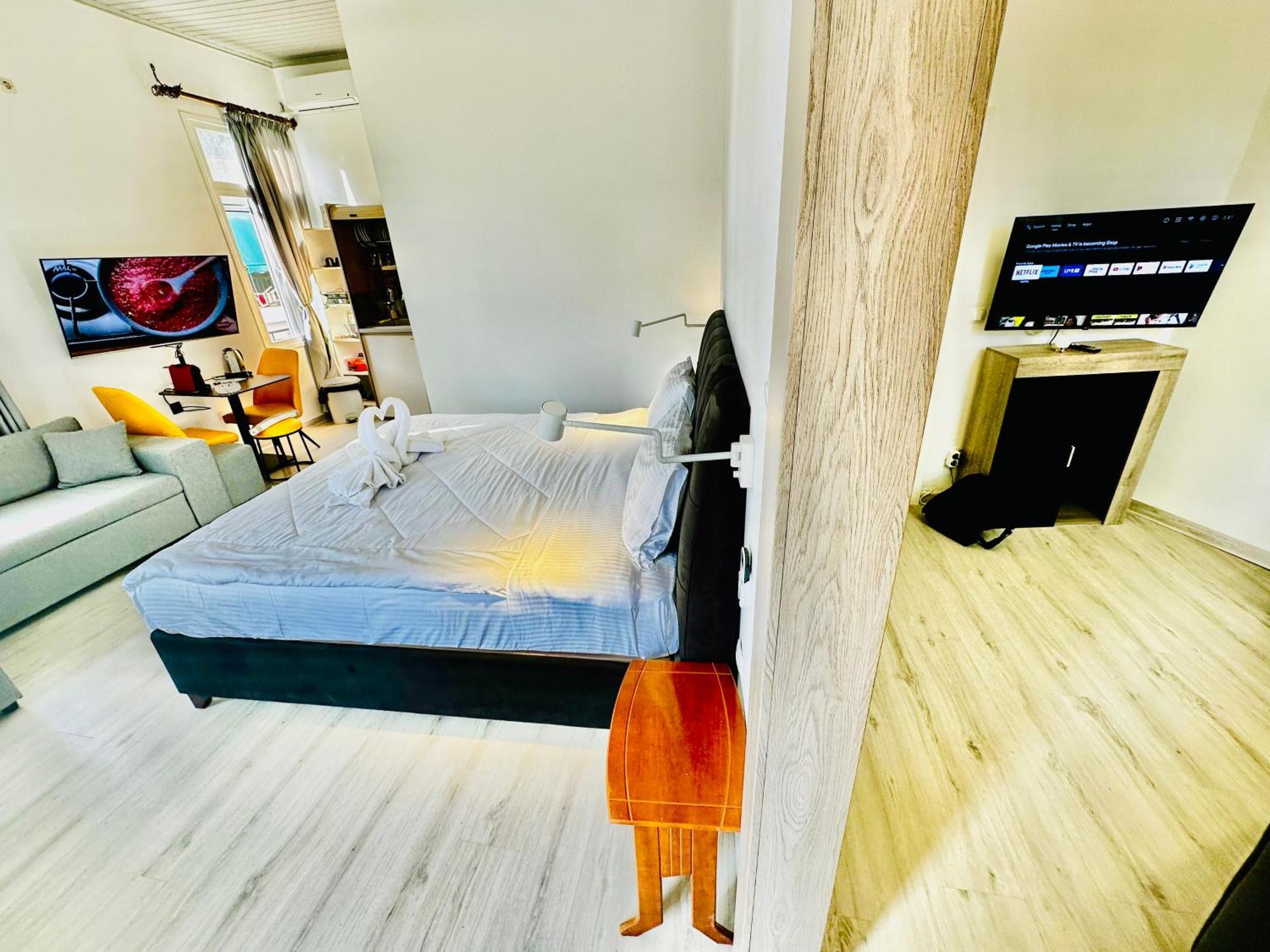 Travelers Luxury Suites, Studios & Apartments Corfu  Buitenkant foto