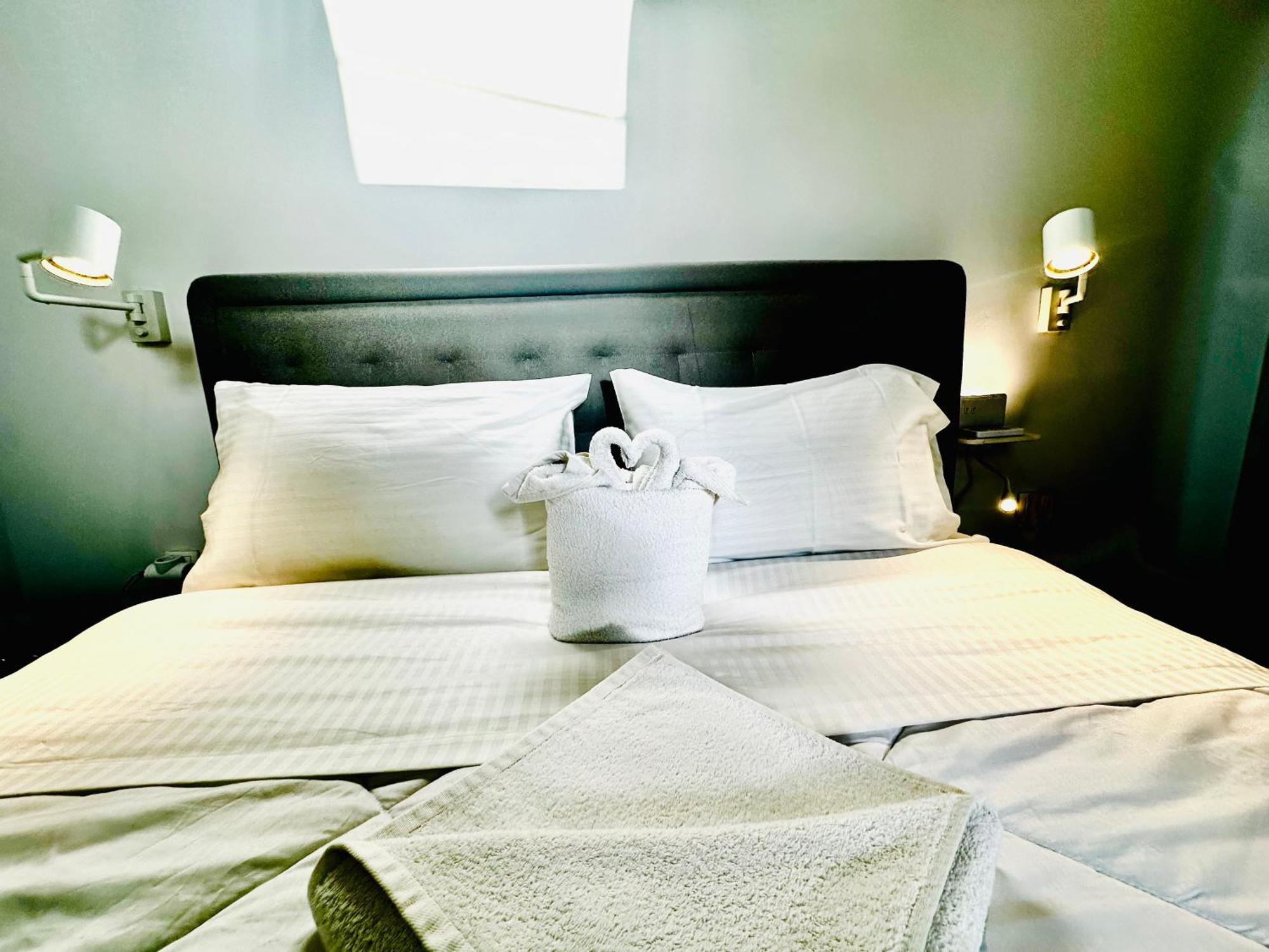 Travelers Luxury Suites, Studios & Apartments Corfu  Buitenkant foto