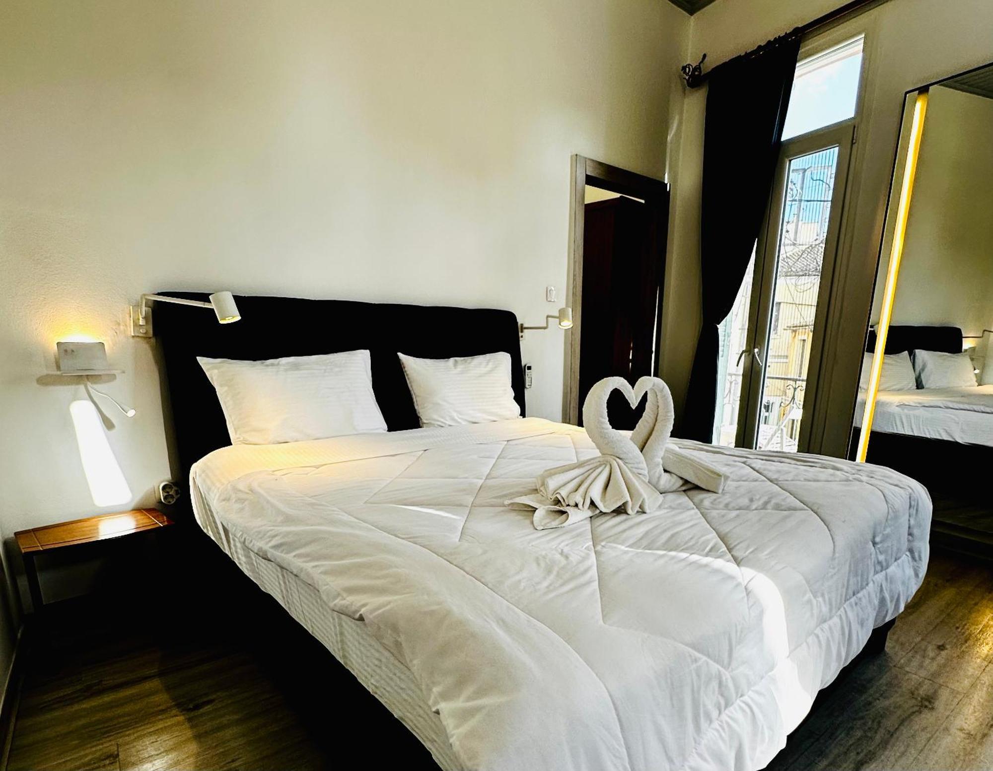 Travelers Luxury Suites, Studios & Apartments Corfu  Buitenkant foto