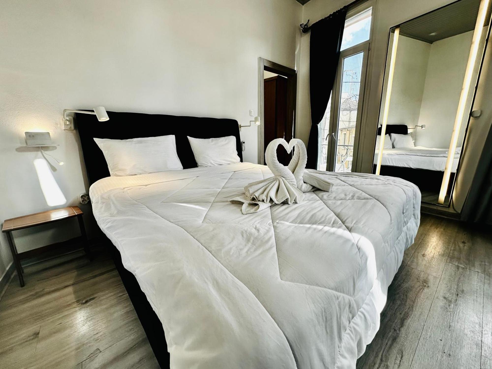 Travelers Luxury Suites, Studios & Apartments Corfu  Buitenkant foto