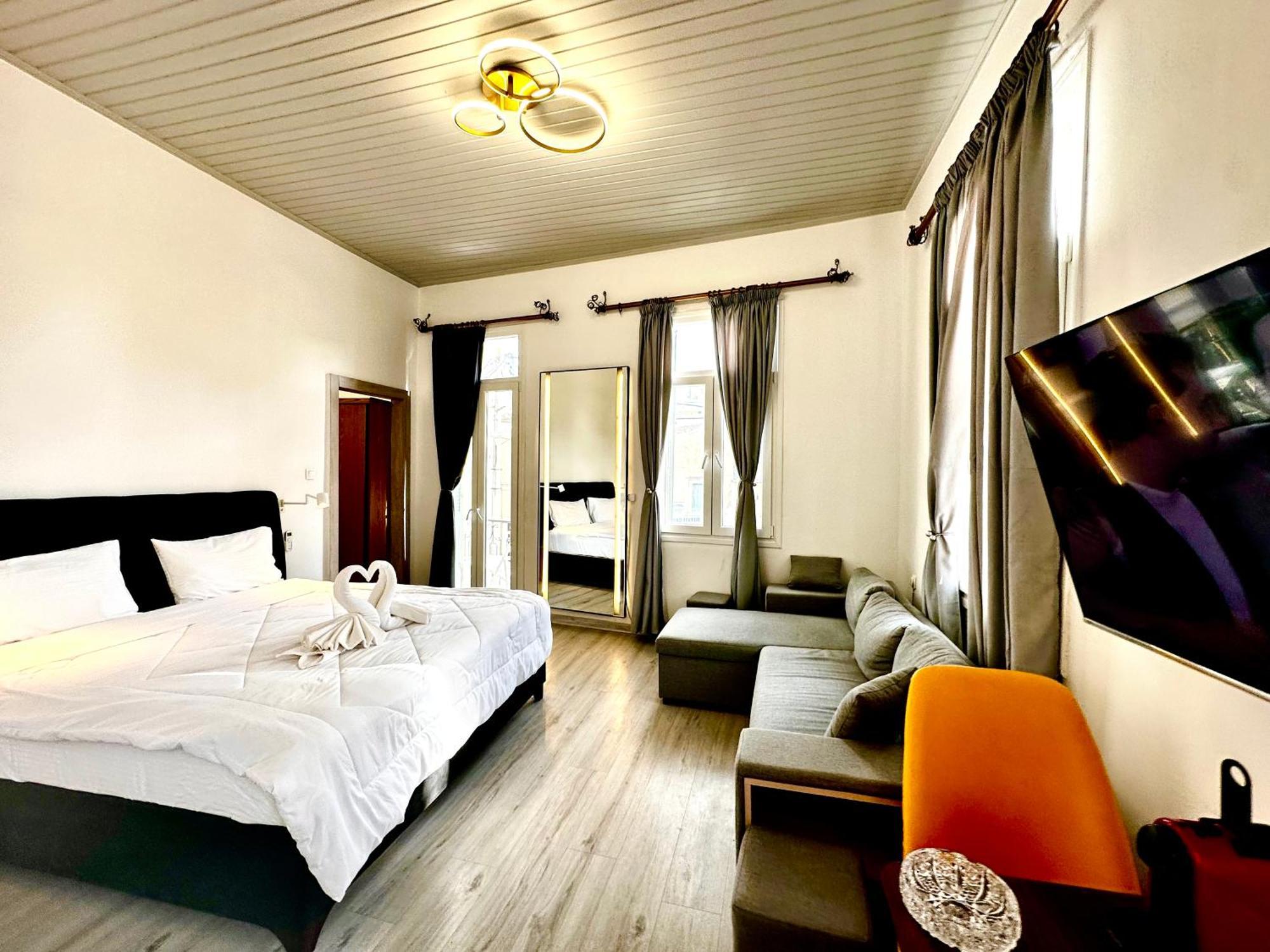 Travelers Luxury Suites, Studios & Apartments Corfu  Buitenkant foto