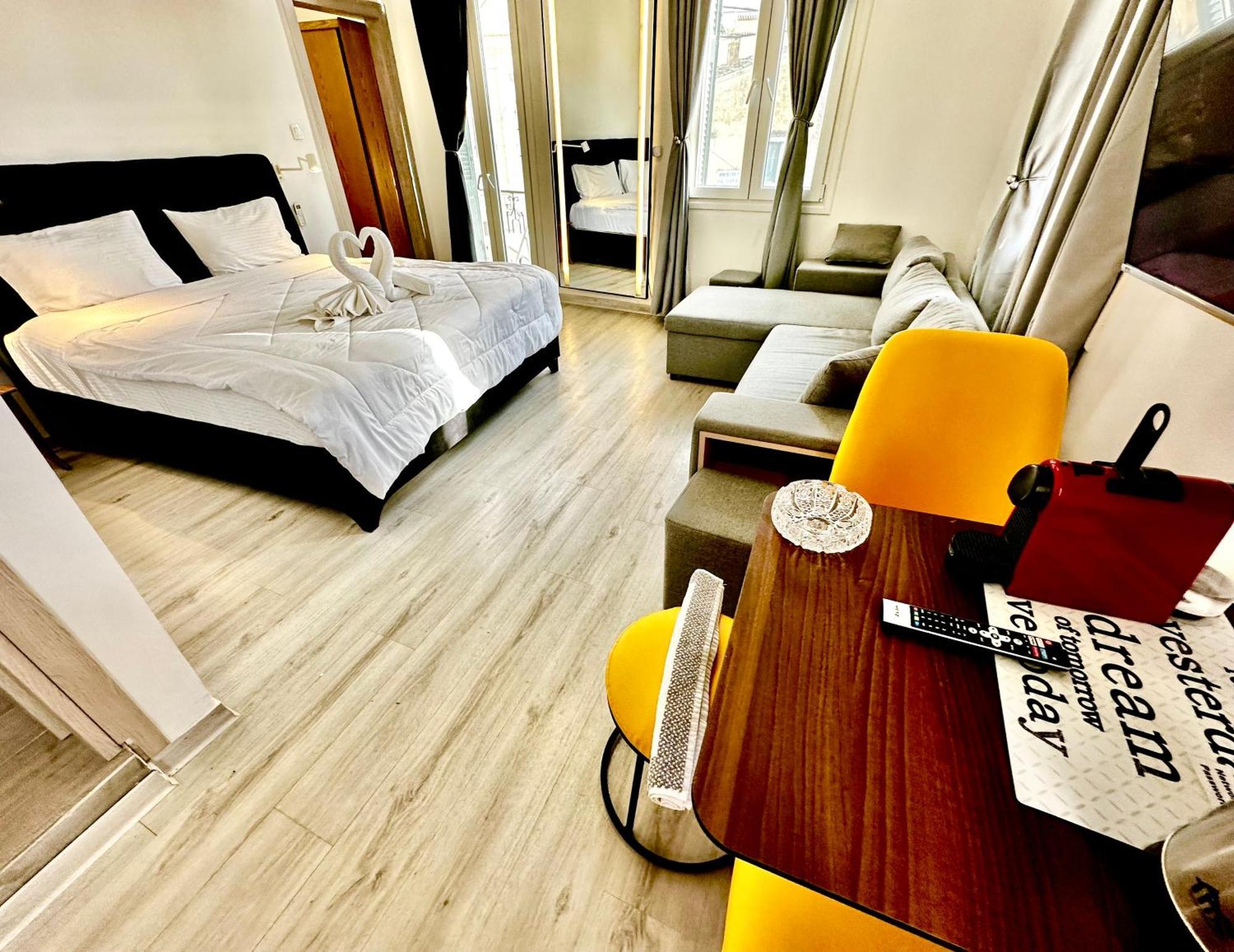 Travelers Luxury Suites, Studios & Apartments Corfu  Buitenkant foto