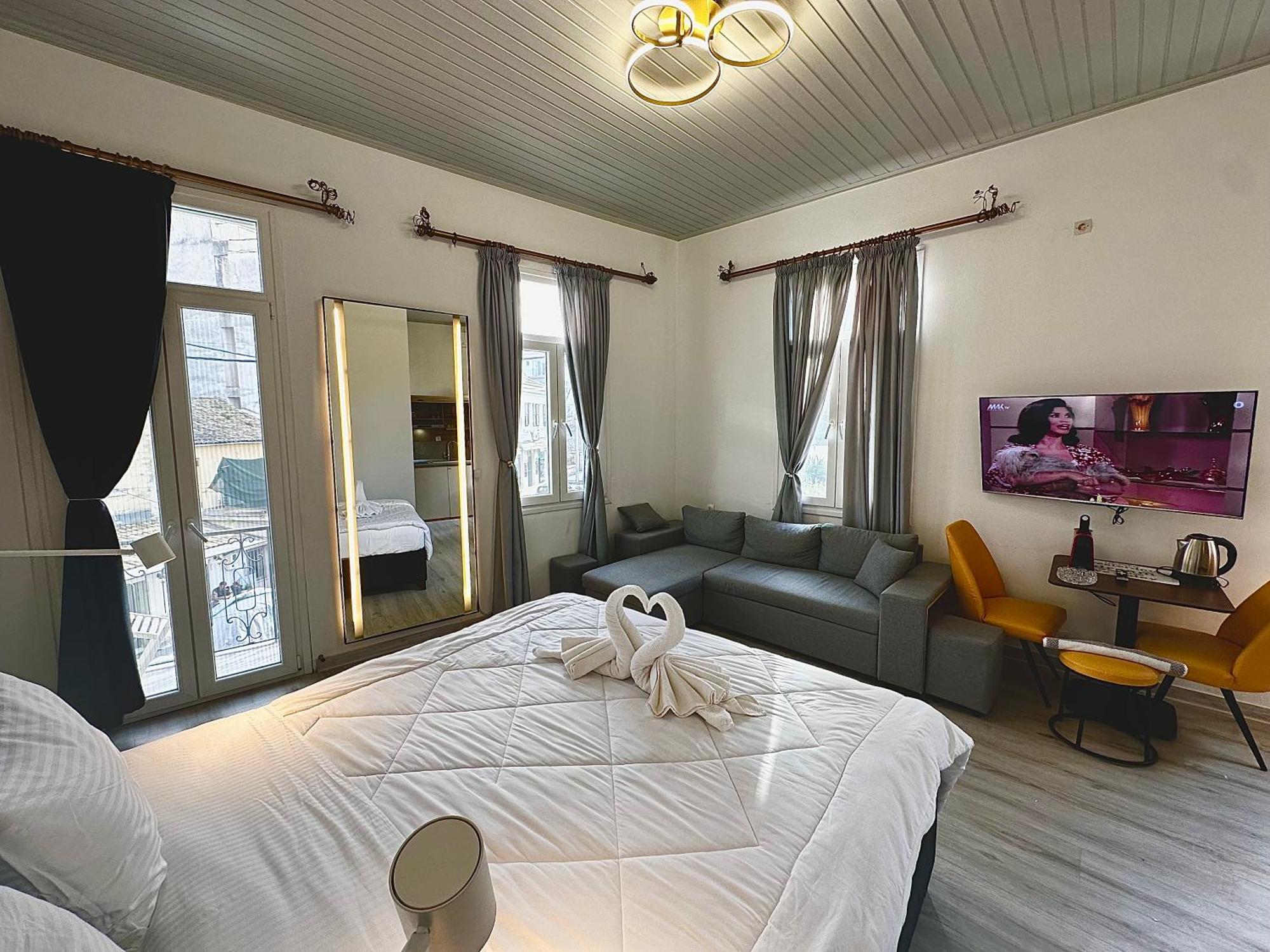 Travelers Luxury Suites, Studios & Apartments Corfu  Buitenkant foto