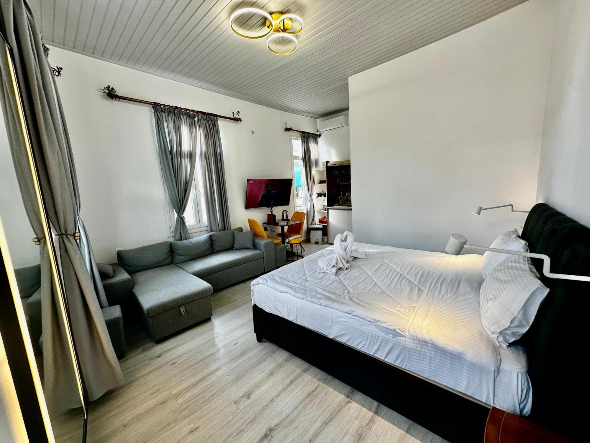 Travelers Luxury Suites, Studios & Apartments Corfu  Buitenkant foto