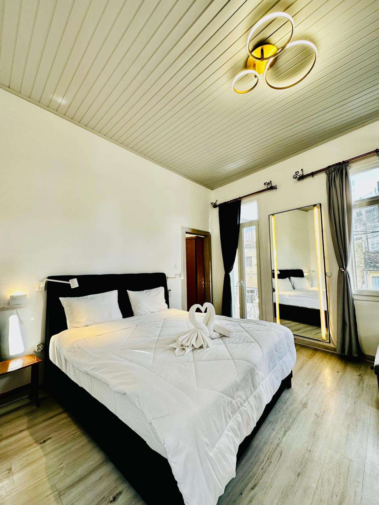 Travelers Luxury Suites, Studios & Apartments Corfu  Buitenkant foto