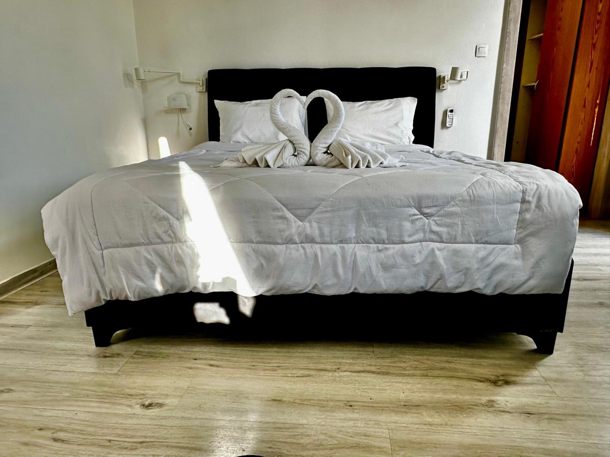 Travelers Luxury Suites, Studios & Apartments Corfu  Buitenkant foto