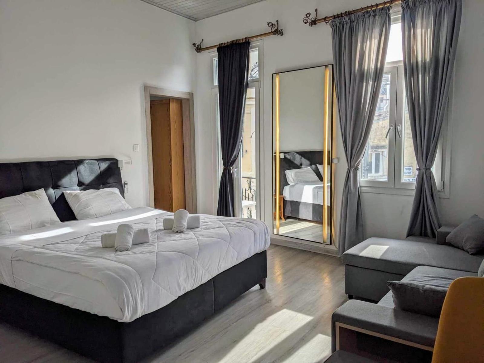 Travelers Luxury Suites, Studios & Apartments Corfu  Buitenkant foto